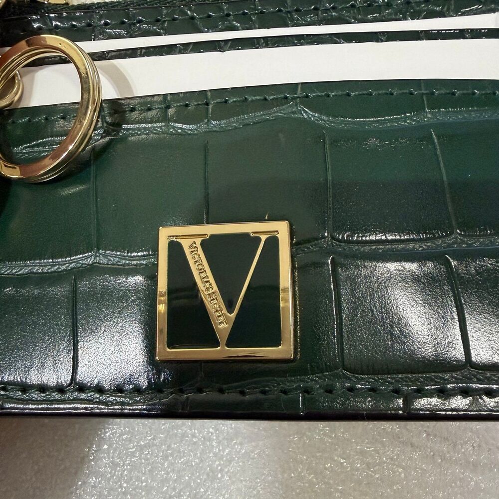 Victoria's Secret Green Croc Card Holder with Keychain - Picture 3 of 6